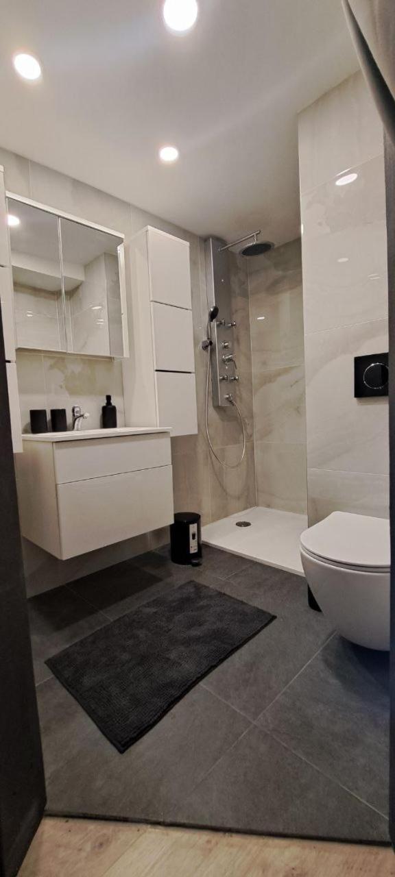 Nest- Centre, Free Parking- Renovated August 2024 Apartment
